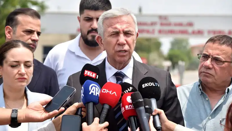 Mansur Yavaş, Muhittin Böcek’e Anlamlı Ziyaret Gerçekleştirdi