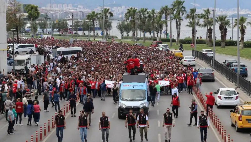 İzmir'de Grevde Neler Oluyor? İşçiler Hakkını Arıyor!