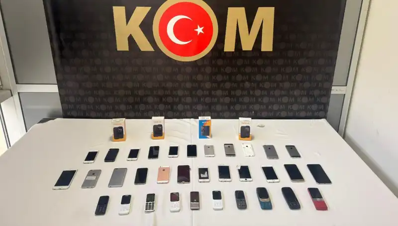 Gümrük Kaçakçılığına Müsamma: 37 Cep Telefonu Yakalandı!