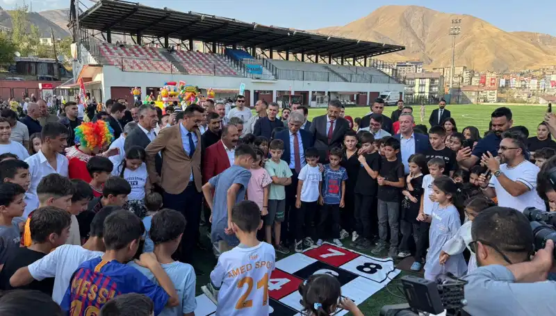 Hakkari'de Coşku Dolu Anadolu Şenliği Tüm Renkleriyle Başladı!