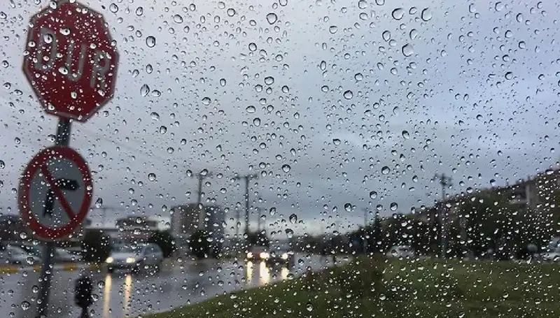 Meteoroloji'den 20 İle Yıldırım Hızıyla Uyarı: Sıcaklık Düşüyor, Sağanak Yağış Geliyor!