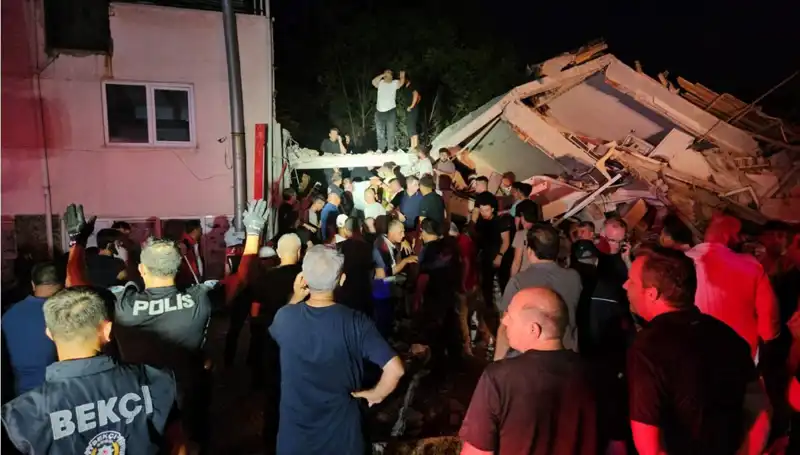 Balıkesir Sındırgı’da Meydana Gelen Deprem, Acı Kayıplara Neden Oldu