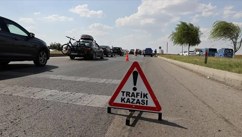 Adana’da Kamyon ve Otomobil Çarpıştı: Can Kaybı ve Yaralılar Var