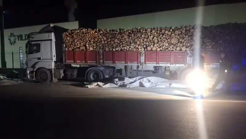 TIR Sürücüsüne otomobilin çarpması: Kazanın detayları ve sebebleri
