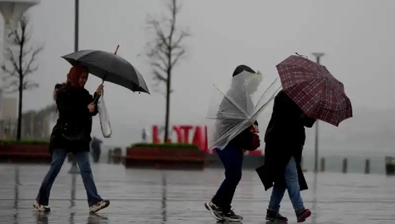 İki Bölgeye Kuvvetli Sağanak Yağış Uyarısı: Hazırlıklar Nasıl Olmalı?
