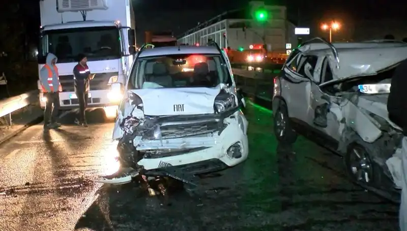 İstanbul'da Zincirleme Kaza: Çarpışan Araçlar ve Yaralılar!