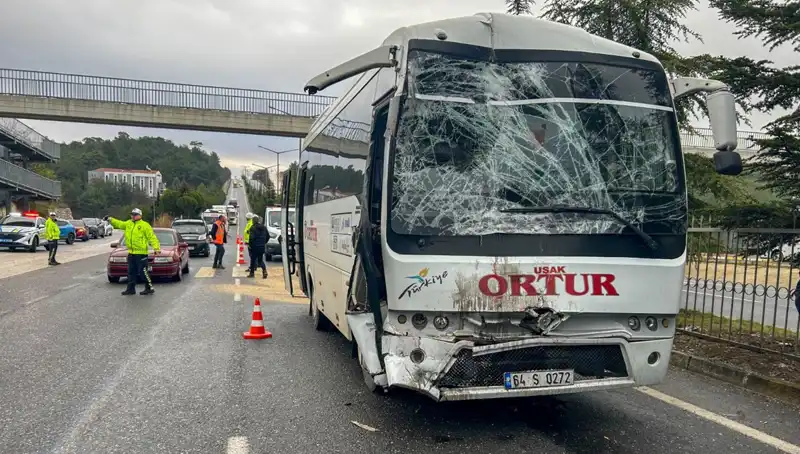 Uşak’ta İki İşçi Servisi Çarpıştı: Yaralı Sayısı Artıyor