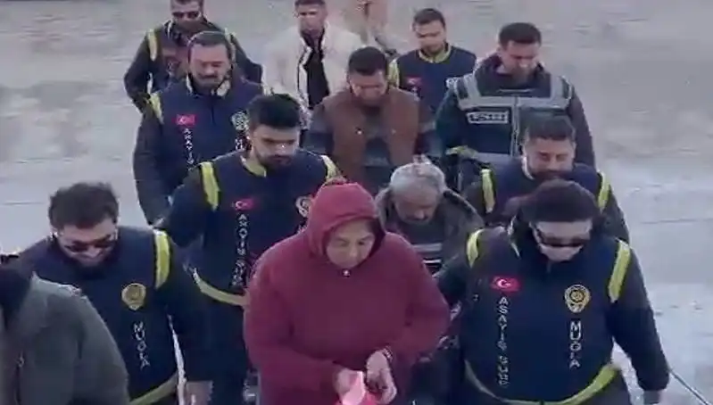 Ölümden 7 Yıl Sonra Ortaya Çıkan Korkunç Sır: Bebek ve Çikolata Poşeti