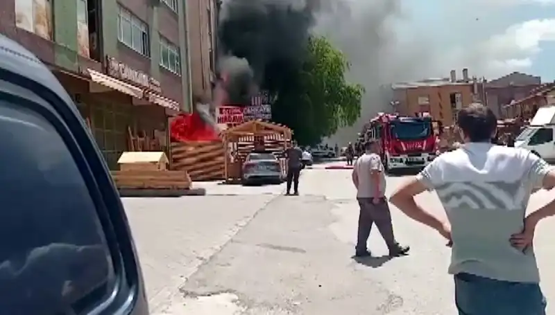 Ankara’da Büyük Yangın! İş Yerleri Alev Alev Yandı
