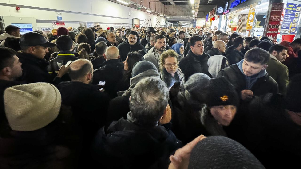 İstanbul'da Kar Yağışı Etkili Olmaya Devam Ediyor