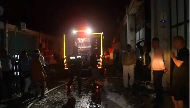 Gözlük Fabrikasında Korkutan Yangın: Yangın Kontrol Altına Alındı
