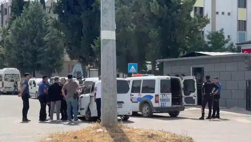 Adliye Önünde İki Aile Arasında Çıkan Kavga: 5 Yaralı, 7 Gözaltı