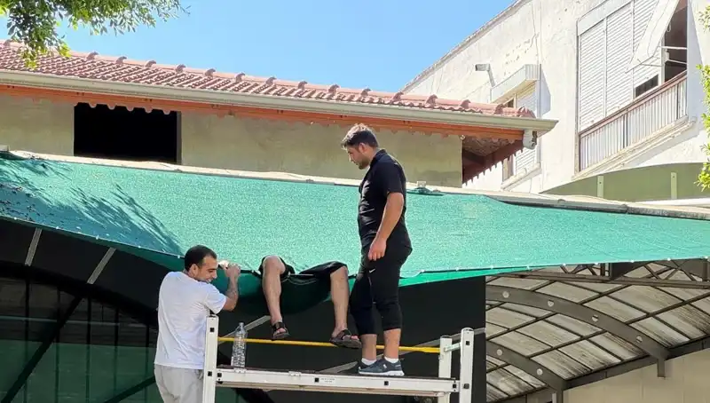 Dengesini Kaybedip Balkondan Düşen Genç, Yaşam Mücadelesi Veriyor