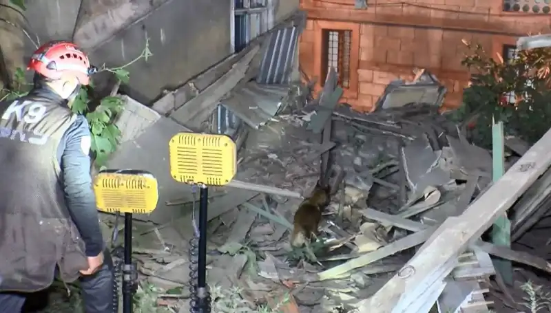 İstanbul'da Deprem Sonrası Bina Çöküşü: Güvenlik Endişeleri Artıyor