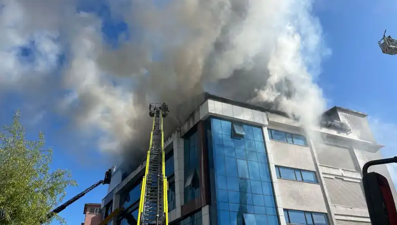 Esenyurt'taki Tekstil Atölyesinde Meydana Gelen Yangın, İtfaiyeyi Seferber Etti