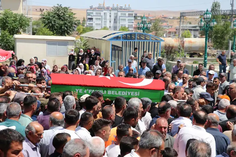 MHP'li Belediye Başkanı, Sevenlerinin Gözyaşları Arasında Uğurlandı