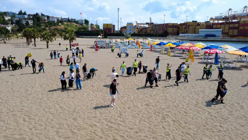 Yaz Tatilinde Plajlarda Çevre Temizliği: Denizin Kıyısını Koruyalım!