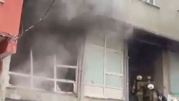 İstanbul'da Beş Katlı Binada Yangın: Can Kaybı Olmadan Söndürüldü