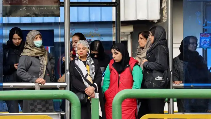 İran'daki Tweet Yasakları: Sosyal Medya Kullanımı Nasıl Şekilleniyor?