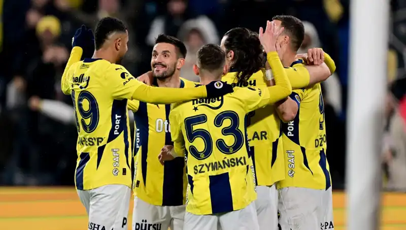 Kadıköy'de Futbol Heyecanı: Şampiyonluk Mücadelesi Kızışıyor!