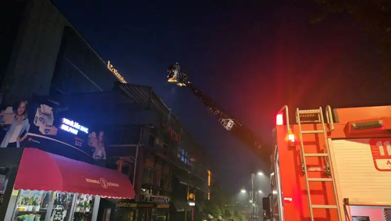Beşiktaş'taki 3 Katlı Restoranda Gizemli Yangın: Nedenleri ve Sonuçları