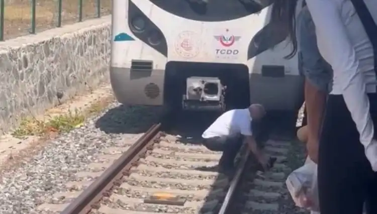 Raylardaki Kediyi Görüp Marmaray'ı Durduran Makinistin Cesur Kararı