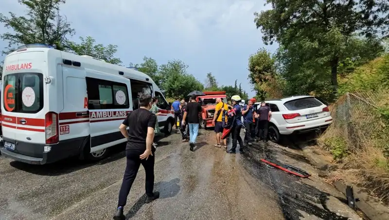 Sakarya'da Kamyonet ve Cip Çarpıştı: 4 Çocuk Yaralı