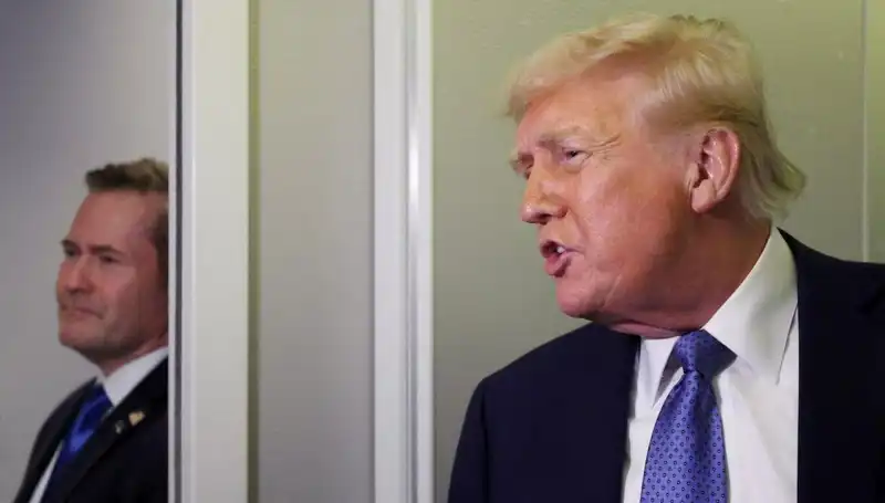 Trump, Yanlışlıkla Planlarını Sızdırdığı İçin Mike Waltz’u Görevden Aldı