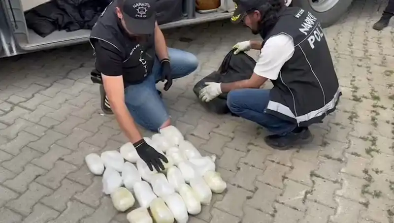Yolcunun Valizinde 13 Kilo Metamfetamin Yakalandı: Gizli Operasyon Detayları Ortaya Çıktı