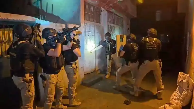 İstanbul'da DAEŞ Operasyonu: 18 Gözaltı ve Terörle Mücadele Hız Kazandı