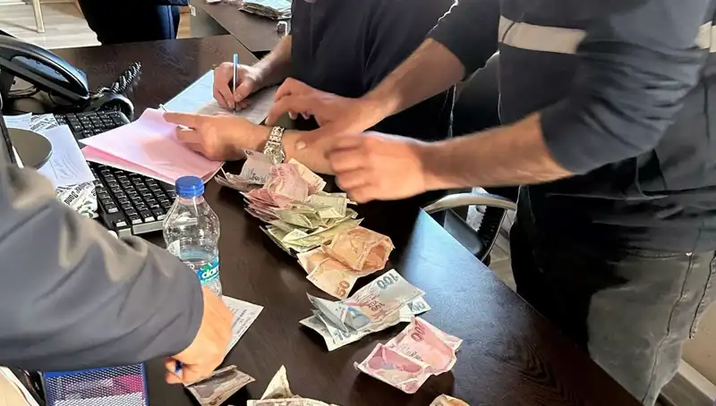 Antalya'da Dilenci Operasyonunda 19 Bin Liralık Yüklü Miktar Ele Geçirildi!