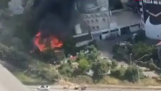 Kağıthane'de Yangın Panik Yarattı: Dumanlar Gökyüzünü Karanlığa Bürüdü