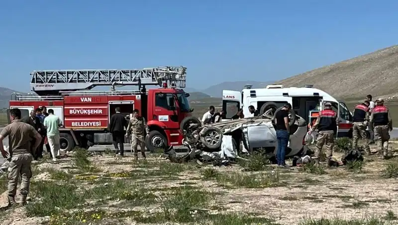 Van'da Feci Kaza: Dört Can Aldı, İki Kişi Yaralandı