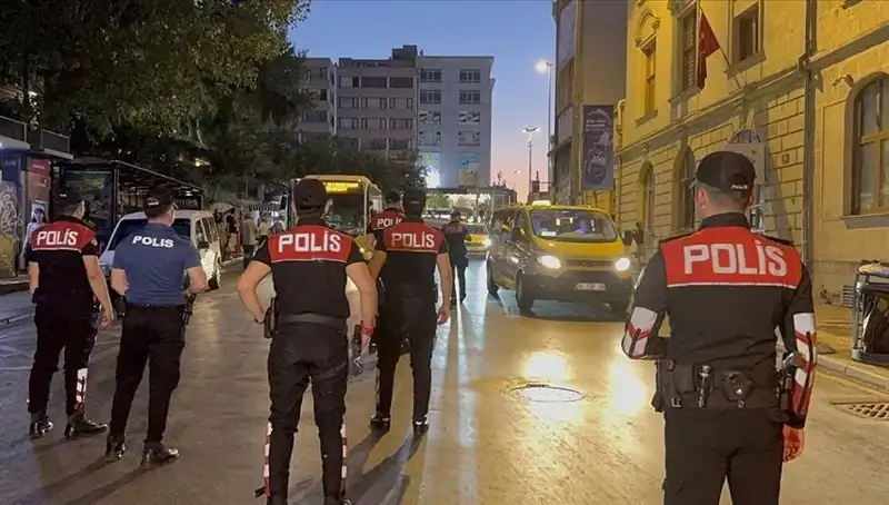 Türkiye’nin Megakenti İstanbul’da Asayiş Operasyonu: Yüzlerce Gözaltı Gerçekleşti