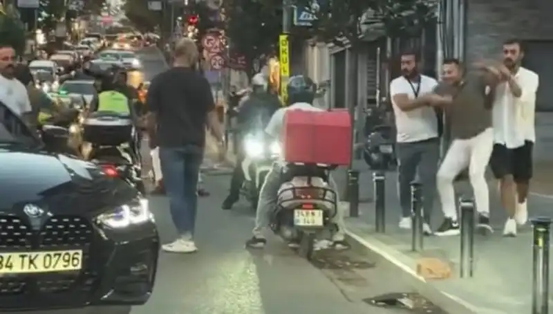 Nişantaşı'nda Yol Verme Kavgası: Sopalı Tartışma Kadını Hedef Aldı