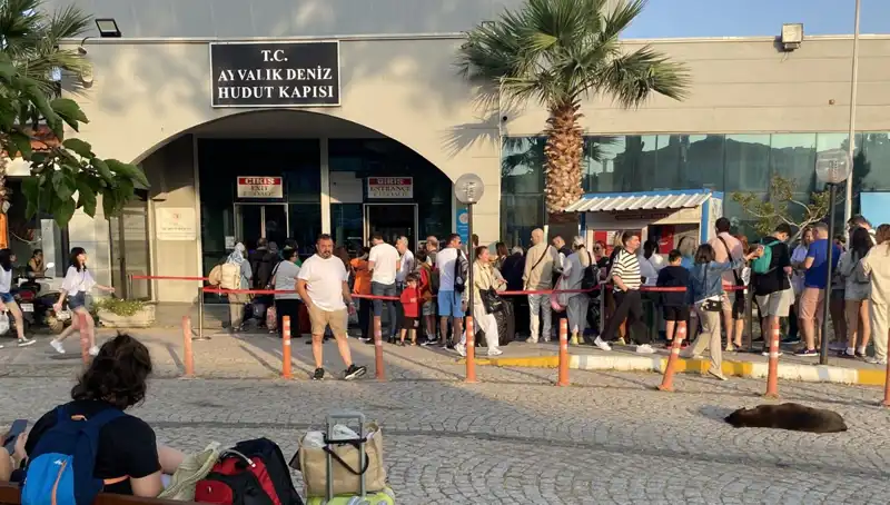 Bayram Tatilinde Midilli Adası’na Yoğun İlgi: Sıcak Hava ve Eşsiz Güzellikler Bekliyor