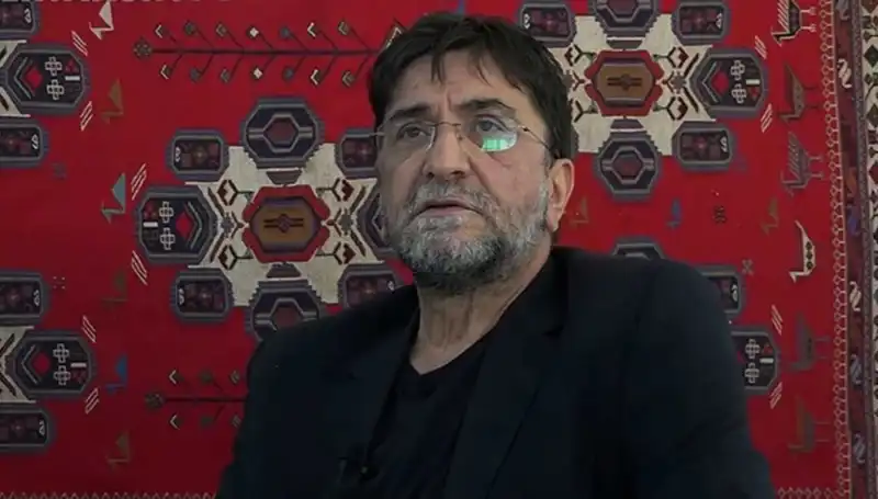Ünlü Gazeteci Nihat Genç Hayatını Kaybetti!