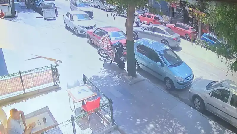 Yayaların Güvenliği Tehlikede: Karşıdan Karşıya Geçerken Araba Çarptı