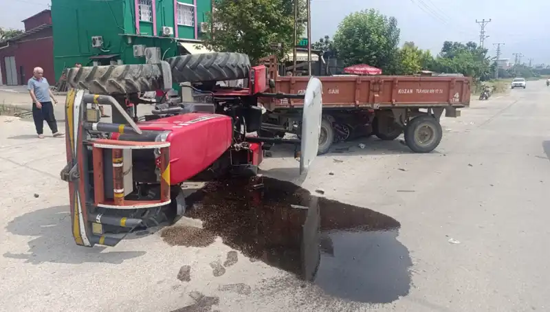 Otomobil ve Traktör Çarpıştı: Devrilen Araçta İki Yaralı