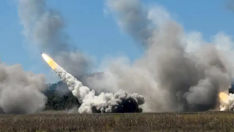 Avustralya'nın En Büyük Askeri Tatbikatında HIMARS Atışı: Tarihi Bir An!