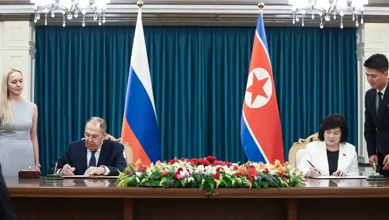 Lavrov ve Kuzey Koreli Mevkidaşı Görüştü: Yeni Dönem Başlıyor mu?