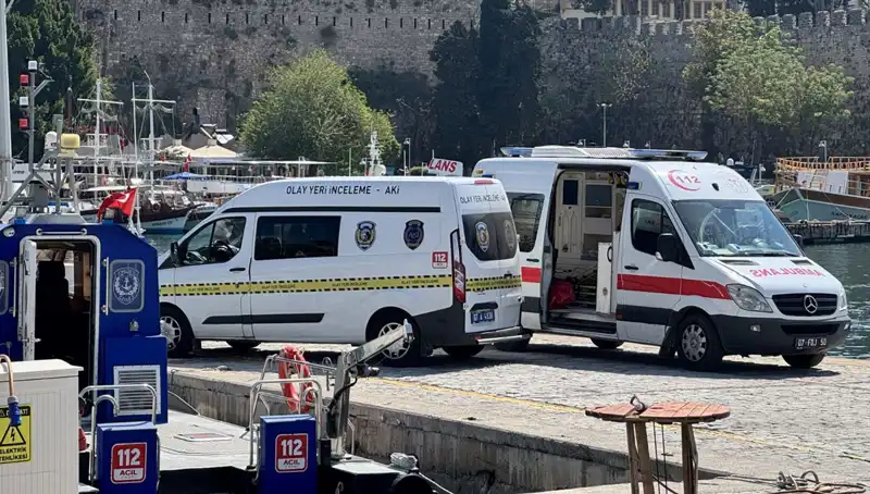 Antalya Kumsalında Gizemli Bir Ölüm: Denizde Erkek Cesedi Bulundu