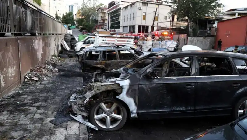 Sanayide Tamir Bekleyen Araçlar Büyük Yangında Küle Döndü