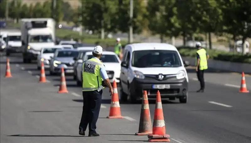 Tüneli Kapatıp Konvoy Yapanlar: Protesto veya Eğlence Mi?